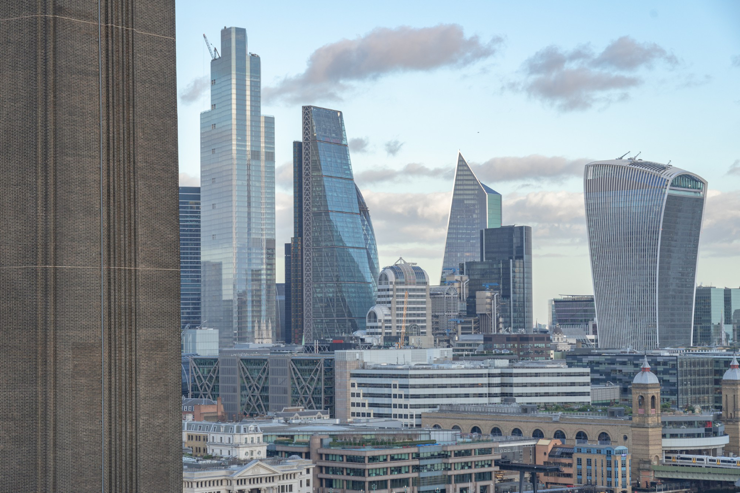 Manchester Airport to London Chauffeur Transfer